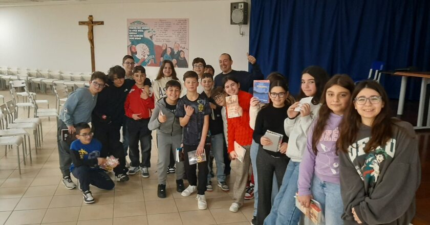 Daniele Nicastro incontra gli alunni della “Paolucci”: la magia del racconto si fa scuola