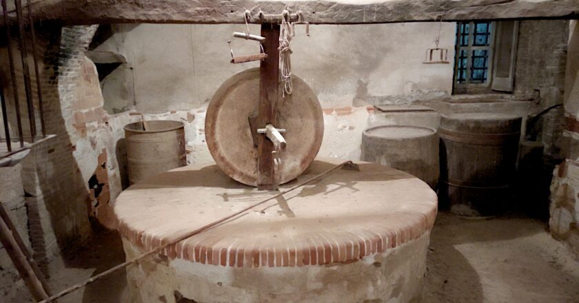 Un pezzo di storia entra a far parte del patrimonio comunale di Montenero, firmato l’atto di donazione dell’ex frantoio Iavicoli