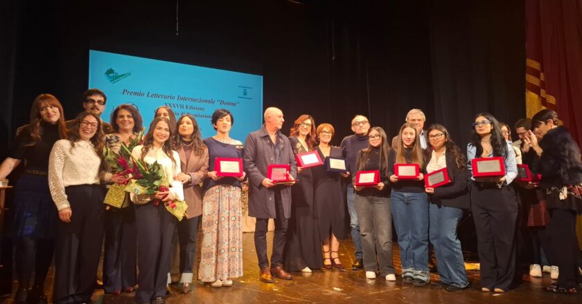 La poetessa di San Salvo Marianna Della Penna premiata al Premio Internazionale “Donna” di Fasano