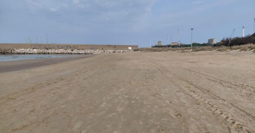 Stop ai mezzi meccanici per la pulizia della spiaggia di Punta Penna fino al 1° luglio