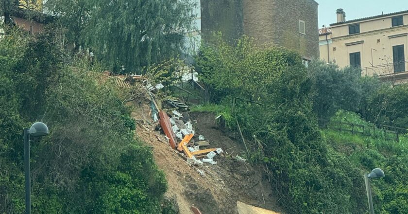 Maltempo a Vasto: smottamento su via Istonia, strada chiusa per sicurezza