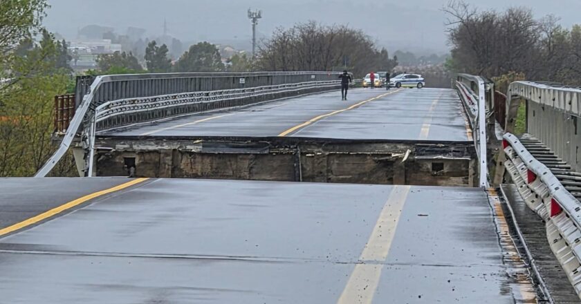 Il ponte sul Trigno, lungo la Statale 16, è crollato