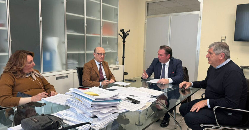 Meningite, nessuna correlazione con il caso di Pescara. Profilassi per 53 contatti stretti del 15enne di Chieti