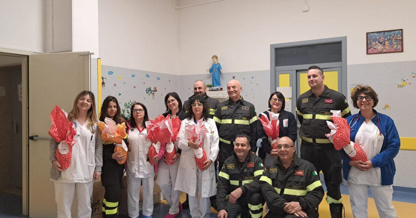 Uovo di Pasqua dei Vigili del Fuoco ai bimbi ricoverati di Lanciano e Vasto