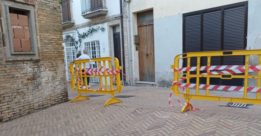 Via San Gaetanello, sopralluogo dei tecnici comunali per una deformazione del tratto di strada pavimentato