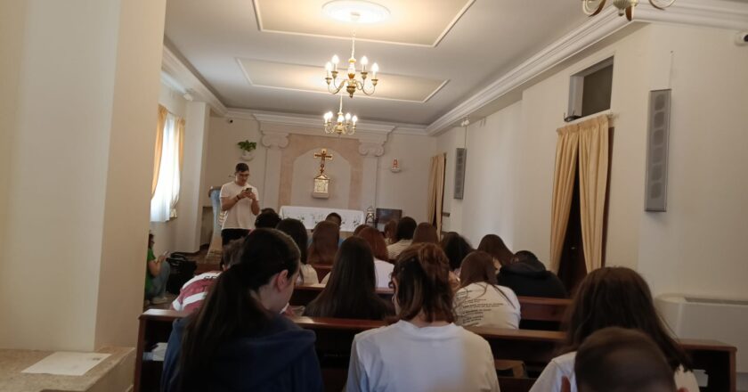 Oggi pomeriggio un momento di preghiera che ha coinvolto i giovani-issimi dell’Azione Cattolica della comunità parrocchiale di San Nicola Vescovo San Salvo