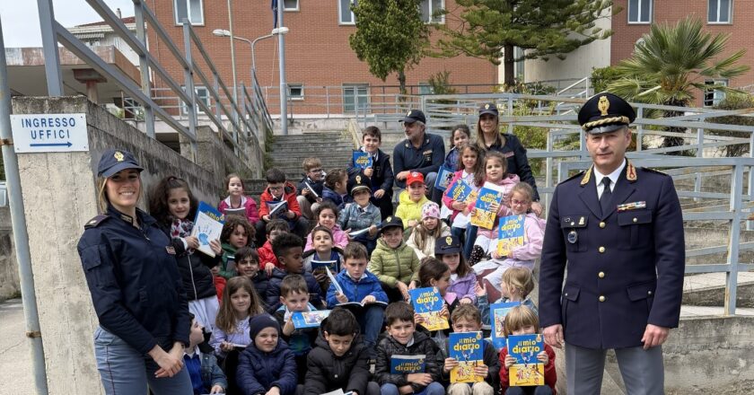 La Polizia di Stato riceve in visita le prime classi della scuola primaria “L. Martella” di Vasto