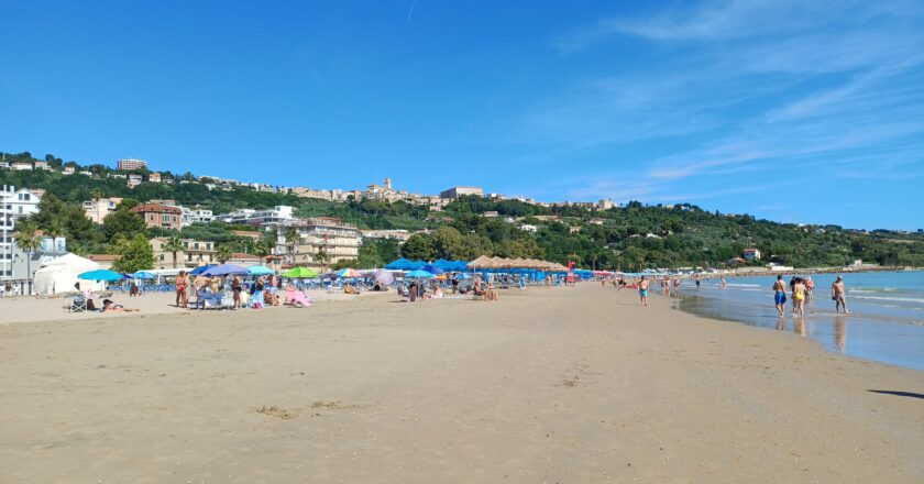 Estate, turismo in crescita. I sindaci del Vastese: “Bene ma le regole vanno rispettate”