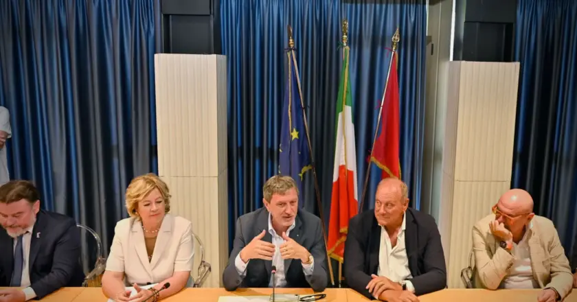 Sanità: Marsilio, con l’intelligenza artificiale e l’imaging 3D portiamo la “fantascienza” nelle sale operatorie abruzzesi
