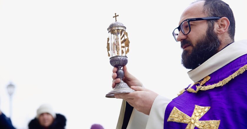 Sacra Ampolla, proseguono gli appuntamenti della festa: mostra, triduo e concerti fino al 29 giugno