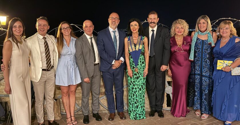 Dove brillano i valori, si scrive il futuro: la magia del Passaggio del Martelletto al Rotary Club di Vasto