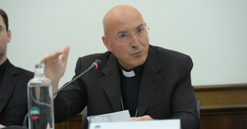 È stato l’arcivescovo Mauro Lalli a presentare l’enciclica «Magnifica Humanitas» al Comitato Esecutivo della Cisl