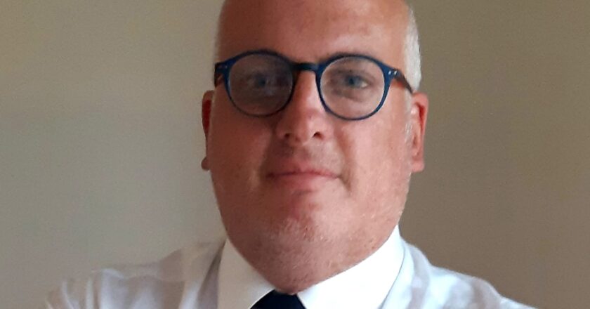“Dipendenza da social”, i risultati del primo monitoraggio nazionale: “Un giovane su sei si sveglia di notte per controllare le notifiche”