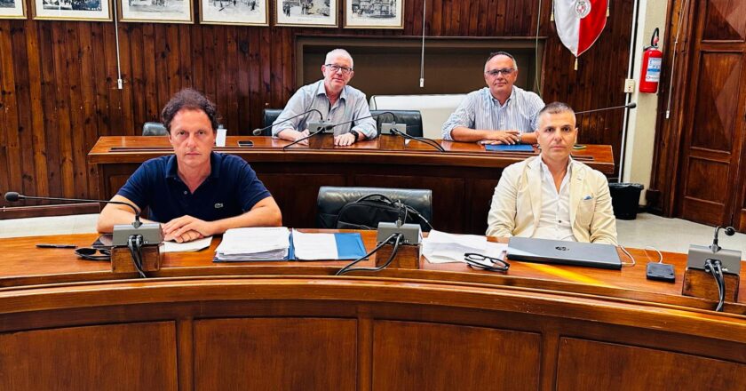 Cartelloni Bandiera Blu, il centrodestra: “Menna continua a prendere in giro i cittadini”