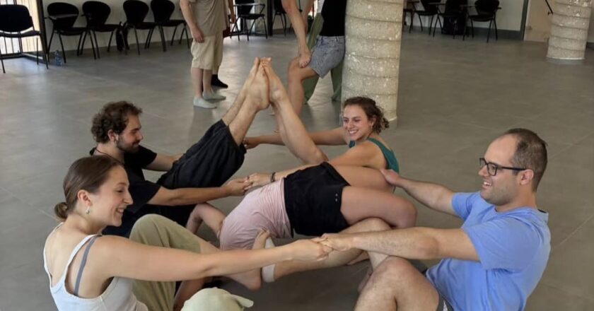 Fossacesia, un successo l’undicesima edizione di “Ramo 11- Ritratto a Mano” a Palazzo Mayer