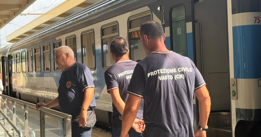 Principio di incendio nei pressi di Termoli, circolazione ferroviaria rallentata