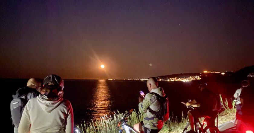 Cicloturismo, il 31 luglio pedalata di luna piena con borracce di poesia