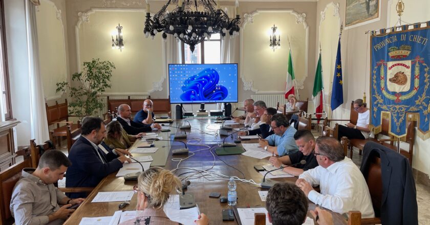 Consiglio Provinciale, Menna detta le linee programmatiche. Approvate variazioni di bilancio urgenti
