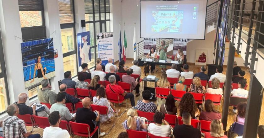 Grande partecipazione all’incontro di San Salvo: il lavoro al centro delle politiche regionali