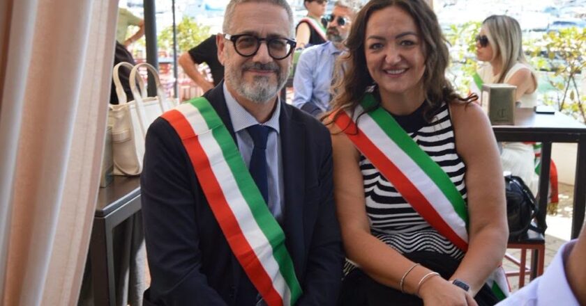 La consegna delle bandiere verdi