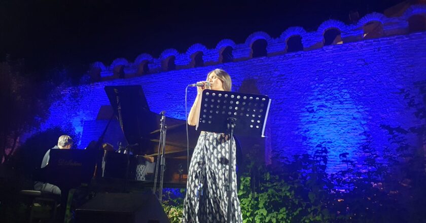 A Musiche in Cortile omaggio alla poesia di Pino Daniele