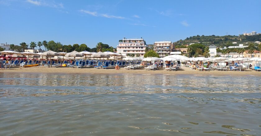 Vasto, il sindaco dispone il divieto permanente di fumo sull’arenile e in mare entro 100 metri dalla costa