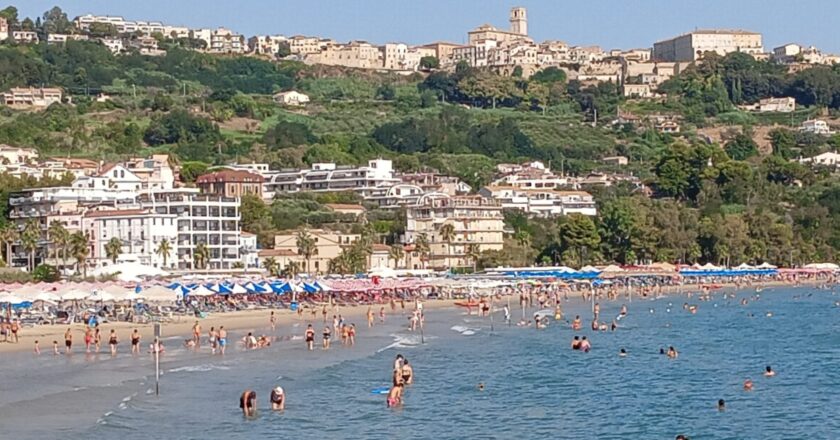 Sinistra Italiana Avs: “Lacrime di coccodrillo dei balneatori vastesi. Nulla di nuovo, nulla di più insopportabile”