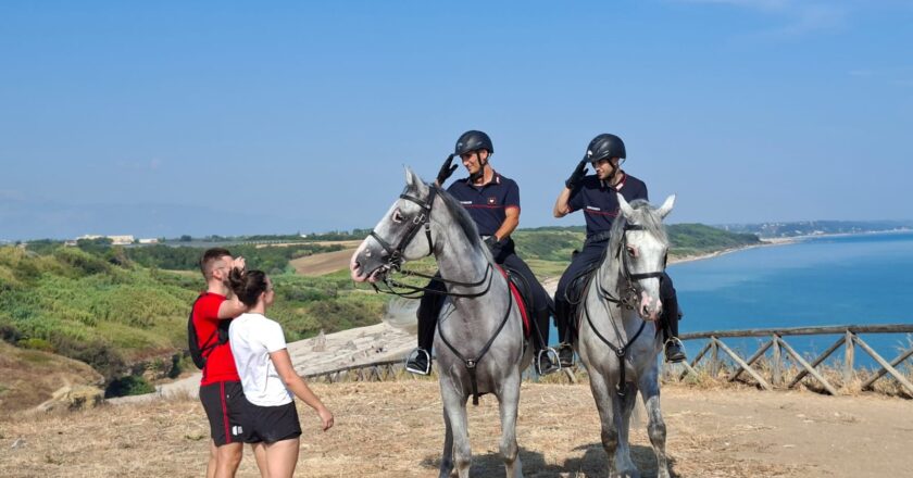 Vasto, stagione estiva con carabinieri a cavallo