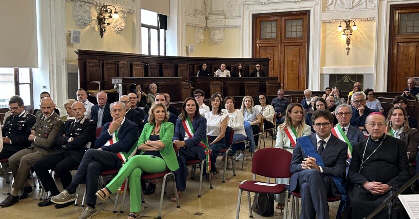Il Prefetto D’Agostino consegna di medaglie d’onore ai familiari dei cittadini italiani, militari e civili, deportati ed internati nei lager nazisti e destinati al lavoro coatto per l’economia di guerra