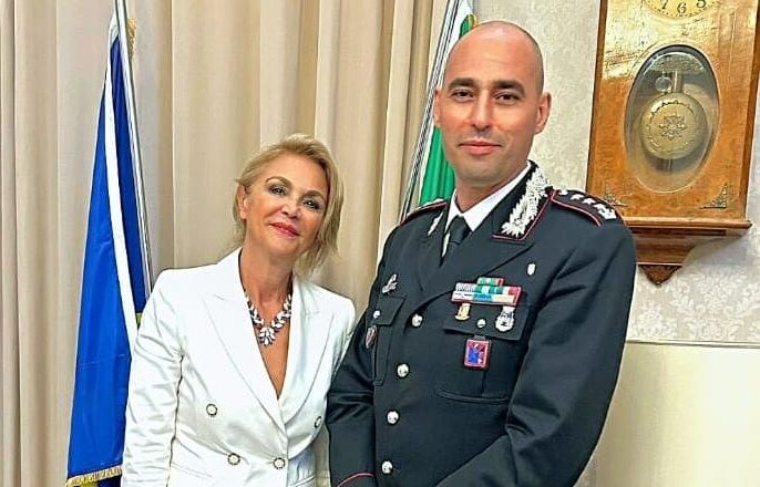 Il Comandante Provinciale dei Carabinieri saluta il Prefetto in occasione del trasferimento