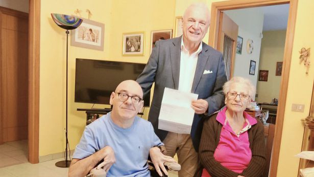 Giovanni e Lucia protagonisti di un gesto di grande altruismo. Per il compleanno nessun regalo ma una raccolta fondi per l’AGBE