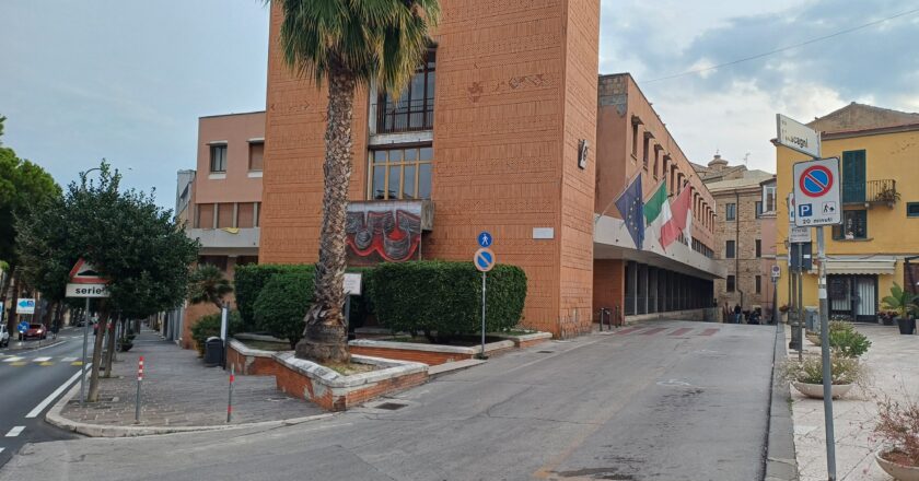 Peo 2025, scontro in Prefettura: Sindacati e Sindaco Menna insieme per i 133 lavoratori. Tensione con la dirigenza