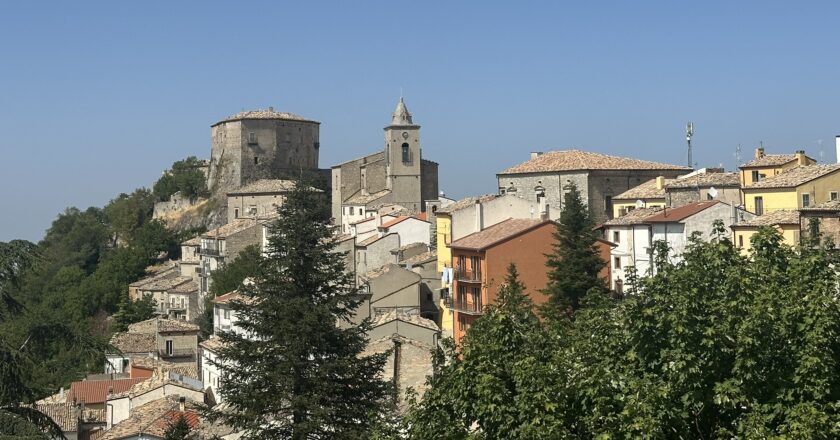 Montazzoli e Castiglione Messer Marino, quattro percorsi culturali nel borgo e  l’apertura al pubblico di un aerogeneratore Edison di ultima generazione 