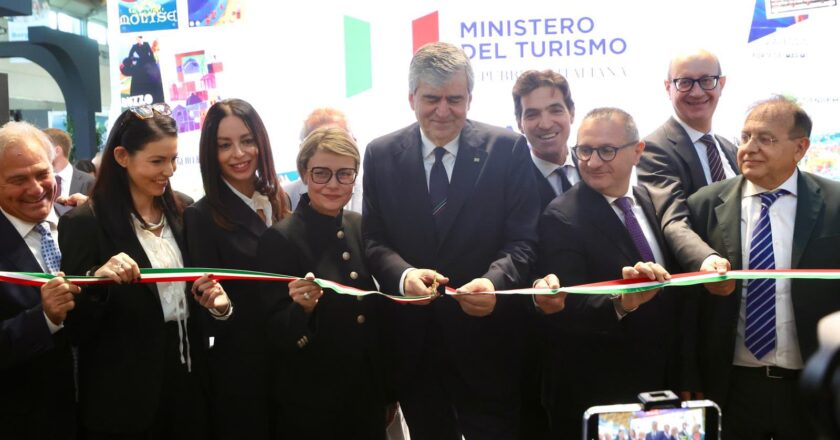 Alla fiera del Turismo di Rimini il Ministro Mazzi incontra gli assessori regionali