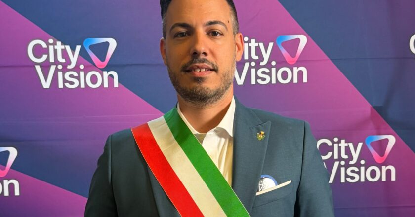 L’intelligenza artificiale contro le truffe agli anziani. Castiglione Messer Raimondo premiato a Padova per Alex Occhiaperti